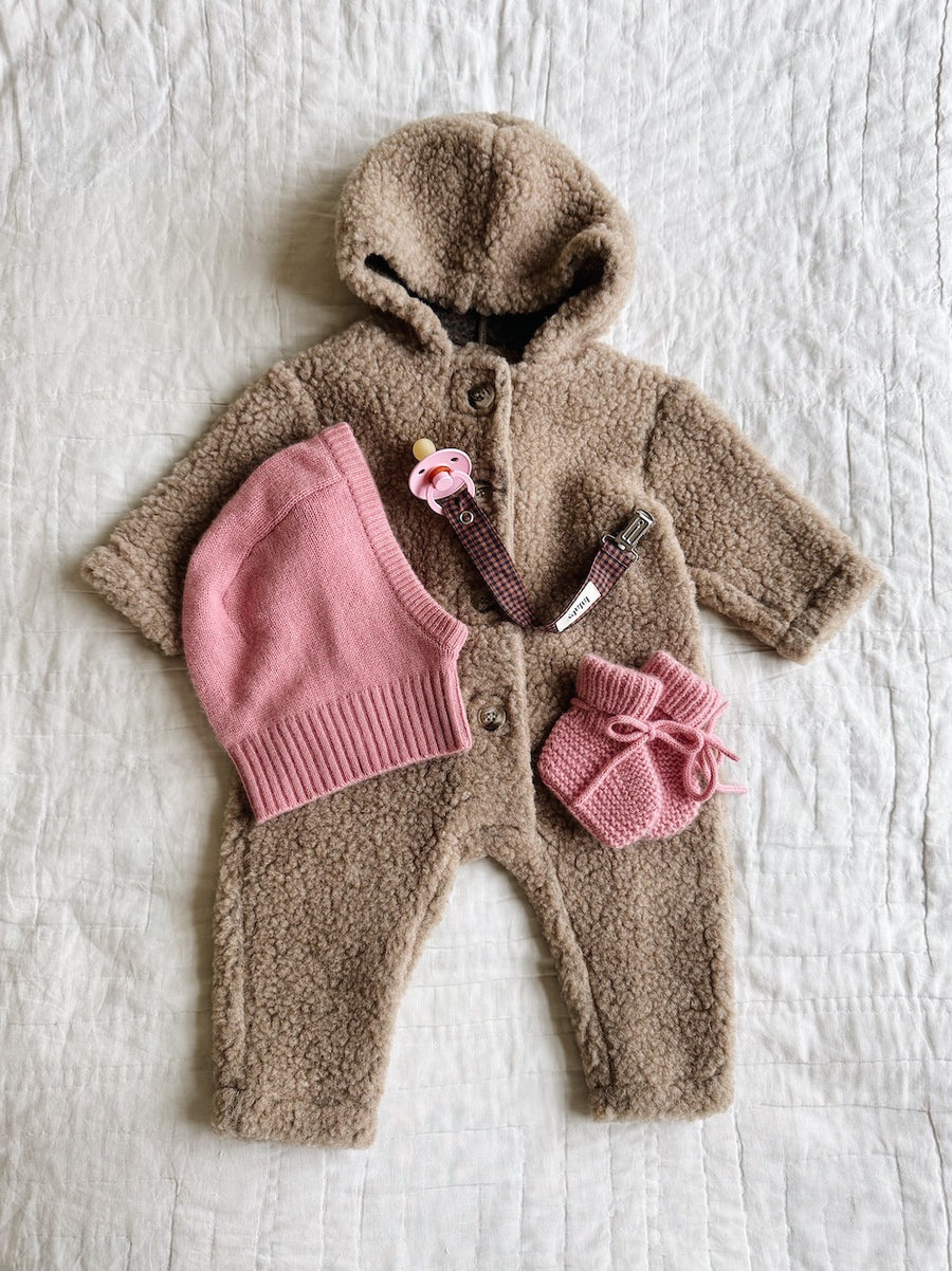 Thule onesie caramel