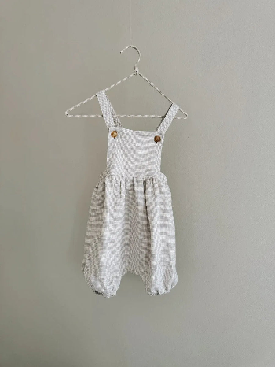 <tc>Studdy romper beach</tc>