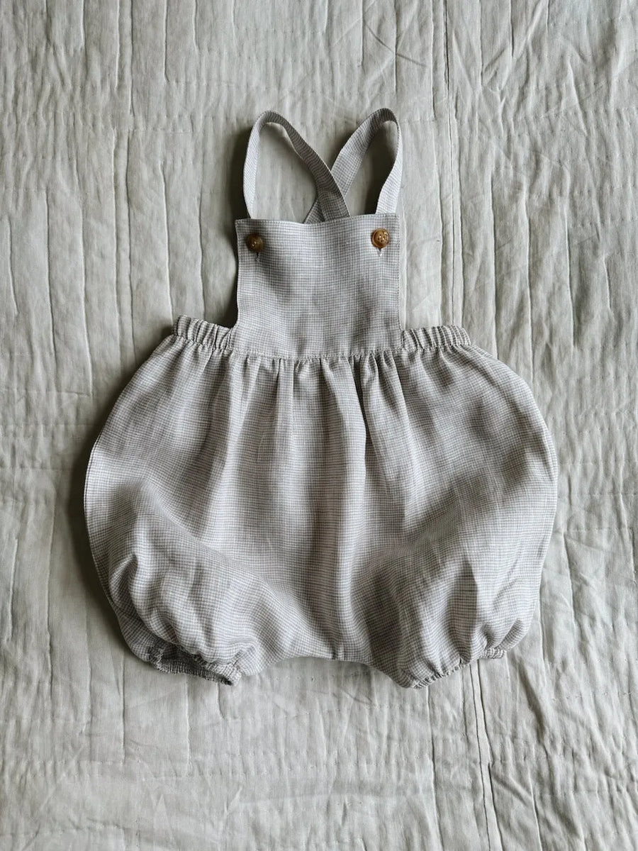 <tc>Studdy romper beach</tc>