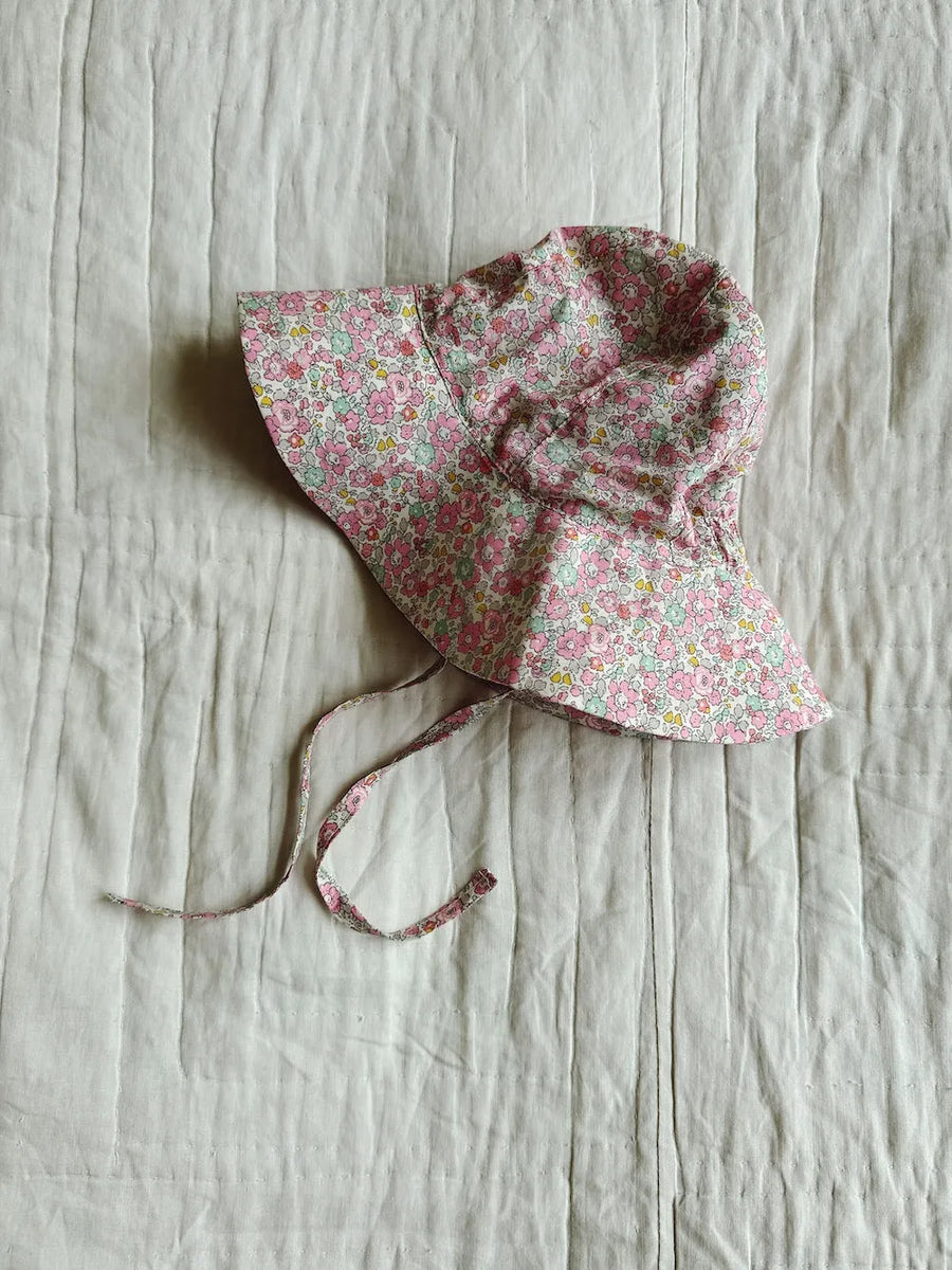 Yvonne hat pink betsy (baby)