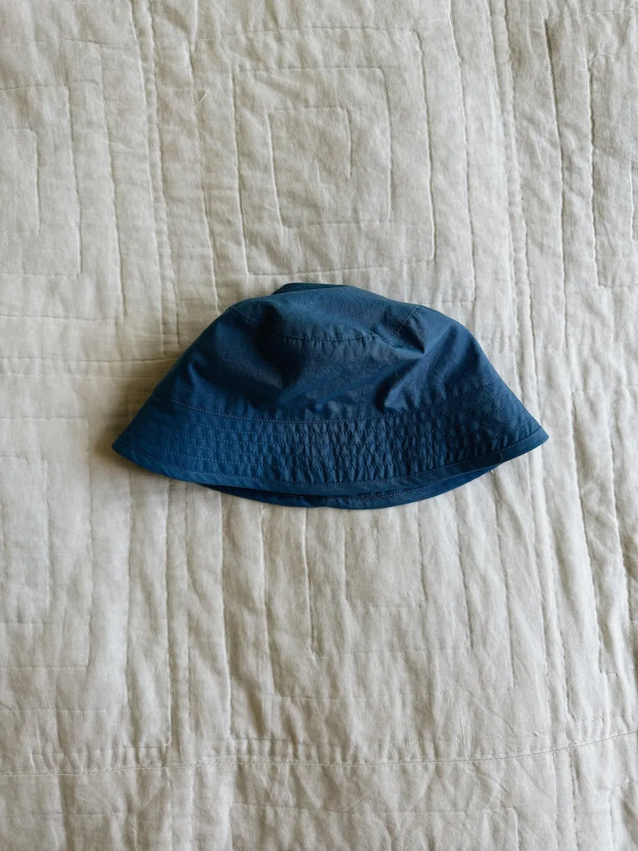 <tc>Loui hat sea</tc>