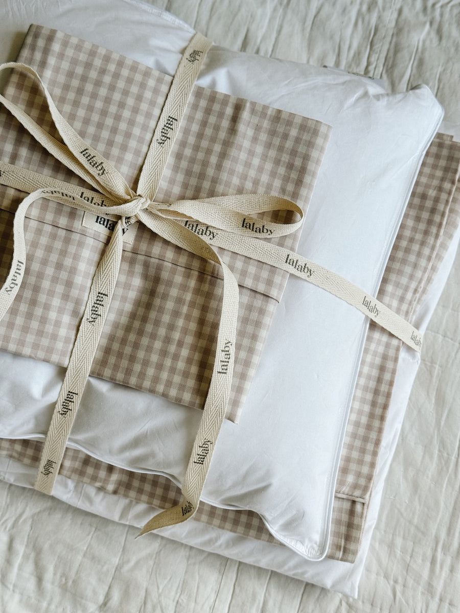 <tc>Junior bundle beige: sengetøj, dyne og pude</tc>