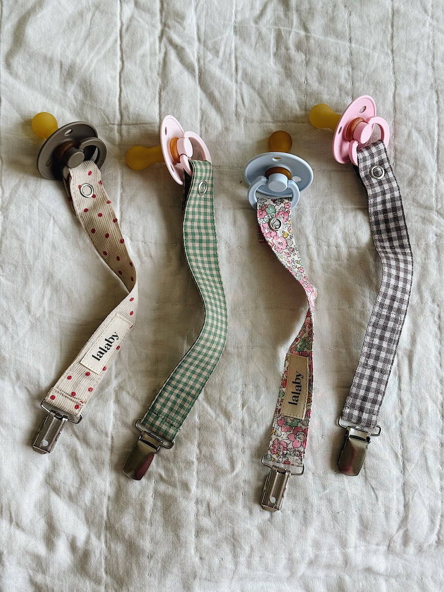 Pacifier clip red dot