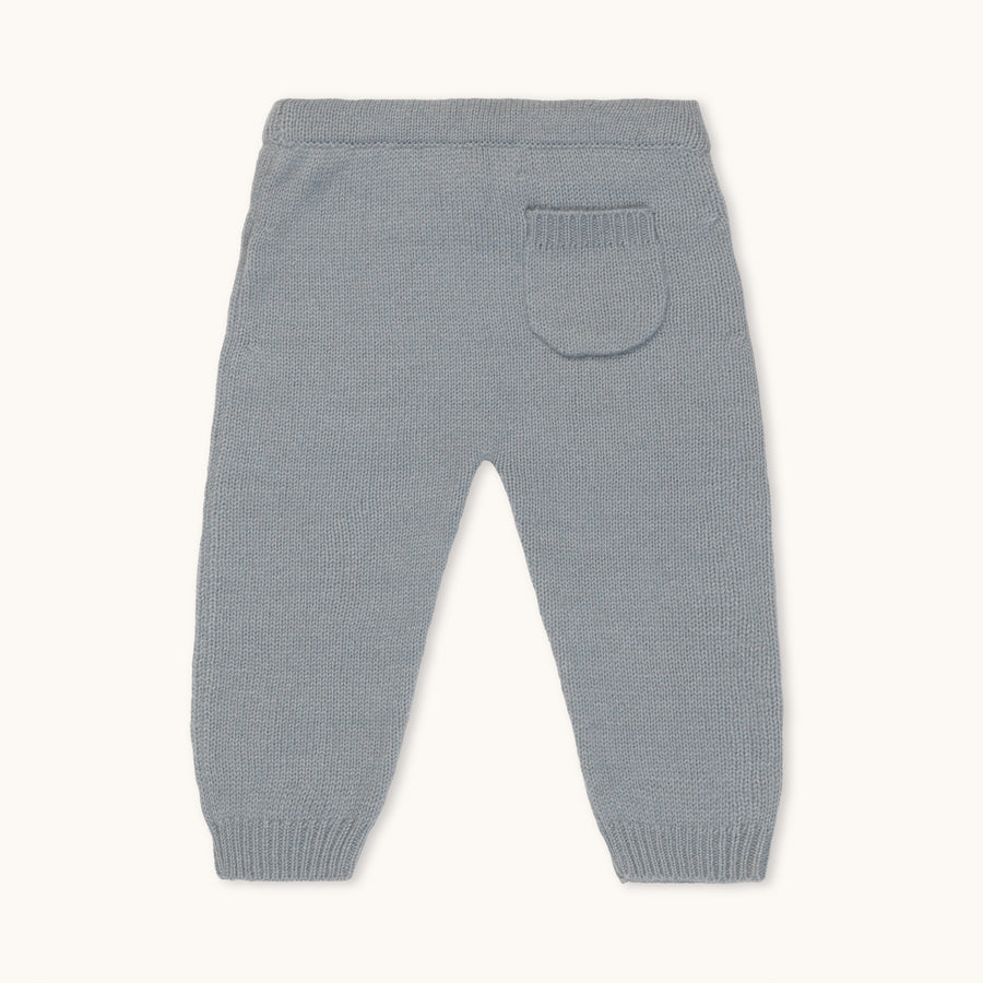 Stormy pants dove