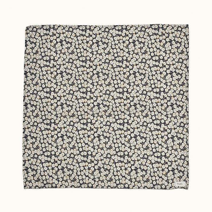 Vera scarf snowflower