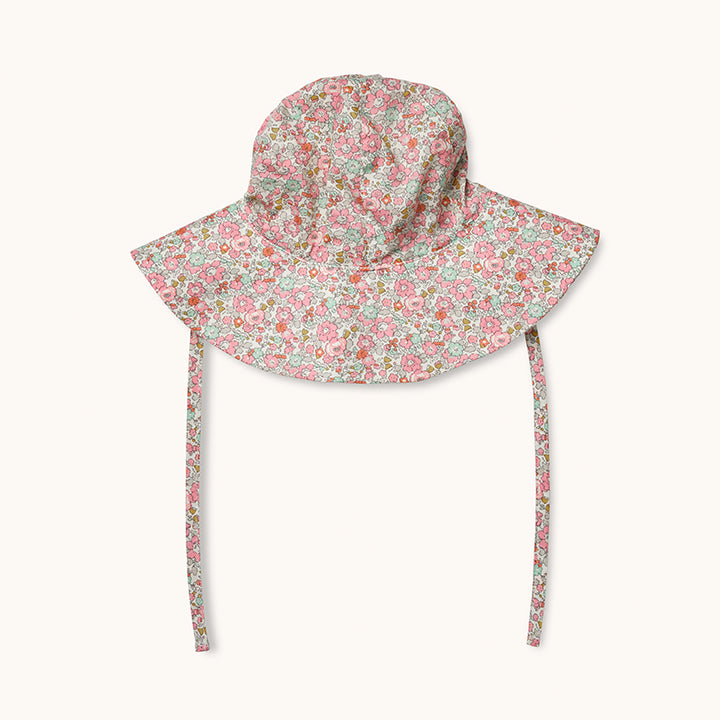 Yvonne hat pink betsy