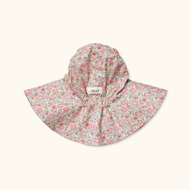 Yvonne har pink betsy