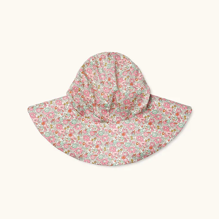 Yvonne har pink betsy